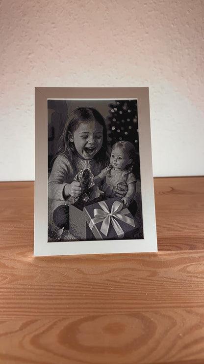 Dein Bild in 3D gedruckt – mit Rahmen in Kieferdekor, Weiß oder Schwarzbraun